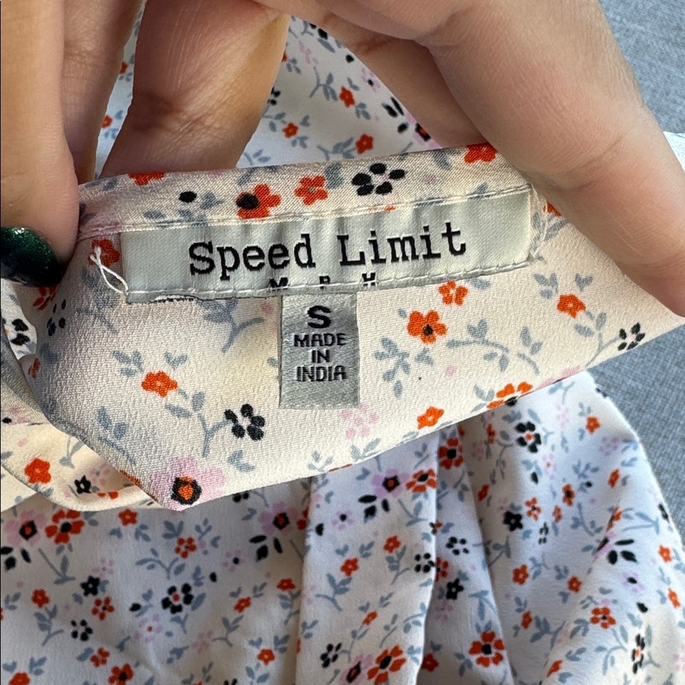 Floral Button-Shoulder Top - Picture 3 of 3